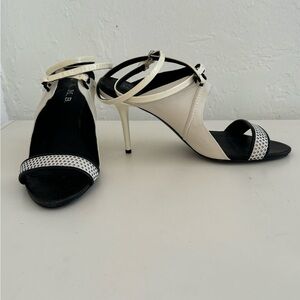 L.A.M.B beautiful black and white leather heels sandal in good condition.